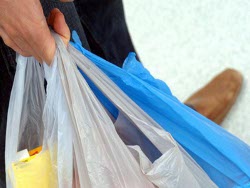 Featured image for “Sacchetti di plastica, le scorte vanno smaltite a vantaggio dei consumatori”